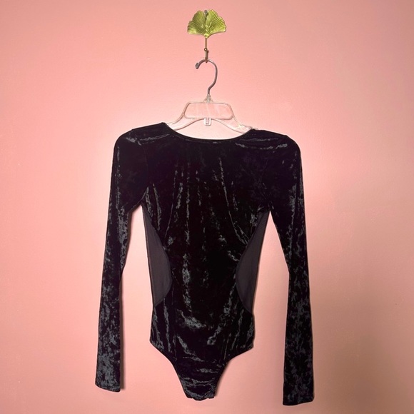 Dress The Population NWOT Black Velvet Mesh Long Sleeve Bodysuit - Picture 2 of 9